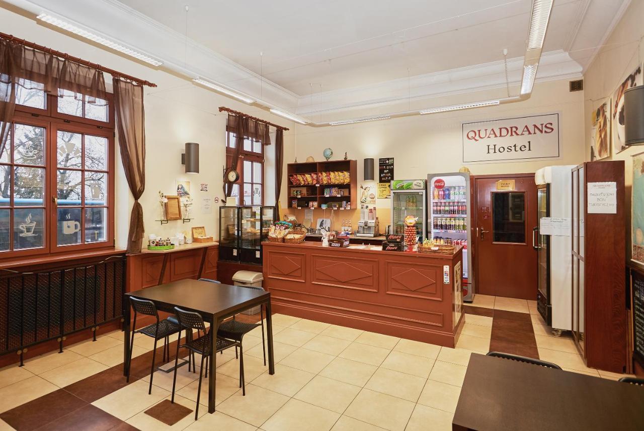 Quadrans Hostel And Caffee Na Dworcu Kolejowym Modlin 7 Min Jazdy Lotniskowym Autobusem Wahadlowym Nowy Dwór Mazowiecki エクステリア 写真